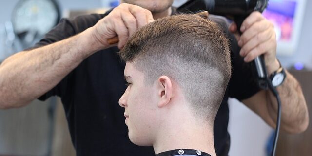 Balayage-magi og krøllede drømme: Sådan finder du frisøren, der kan det hele
